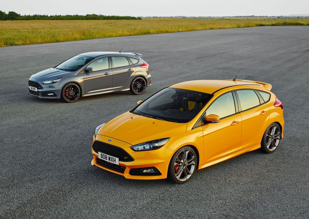 Ford-Focus_ST-2015