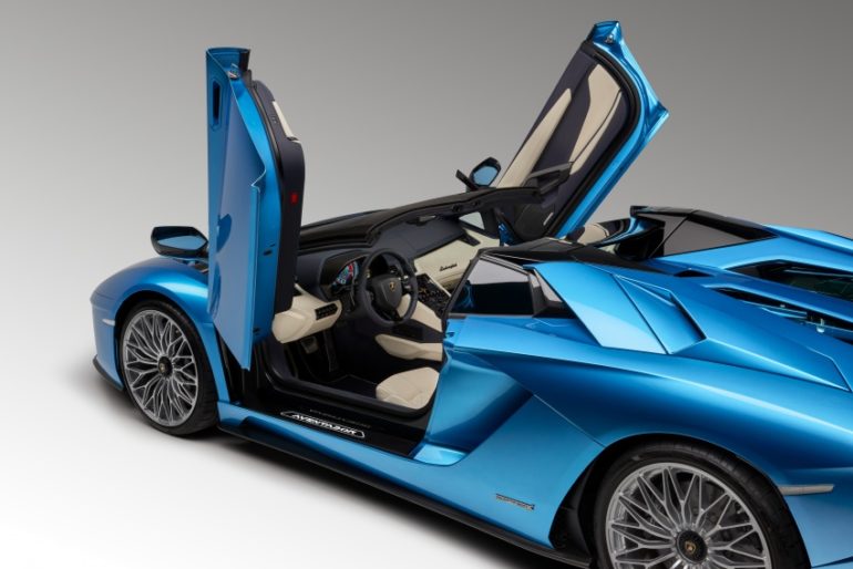 Lamborghini-Aventador-S-Roadster-11-850×567