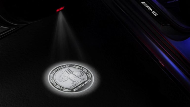 Neuer AMG Wappen LED Projektor für viele Baureihen erhältlich: Beeindruckende Lichteffekte zum Nachrüsten