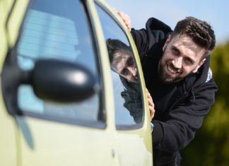 Tomislav Lubenjak kre?e u rušenje Guinnessovog rekorda u guranju automobila