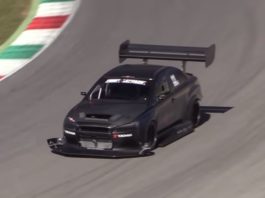 Ovaj Mitsubishi Lancer Evo X izgleda kao da je izašao iz pakla