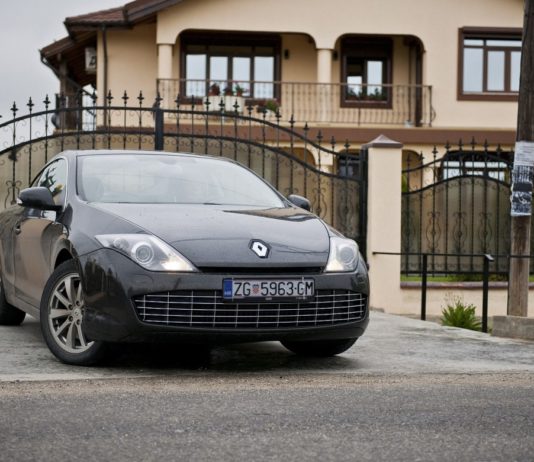 TEST RABLJENOG: Renault Laguna Coupe 2.0dCi 4Control 2011.god.