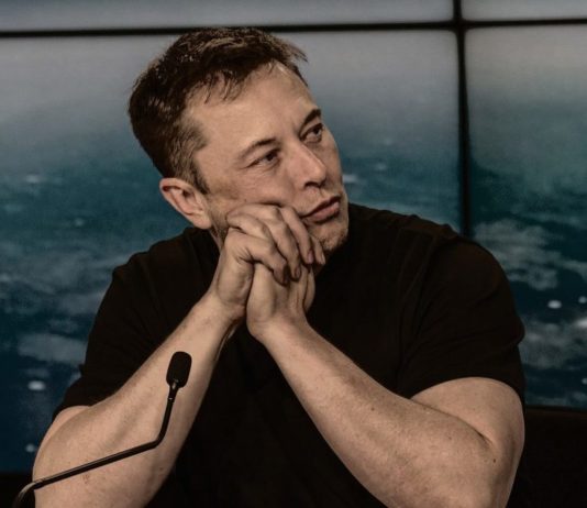 Elon Musk stavio na stand by kupovinu Twittera, a sve zbog brojnih lažnih profila kojih ima i do 20 %