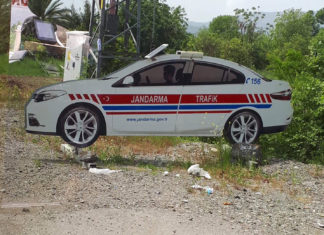 Turska policija uvodi red kartonskim patrolama