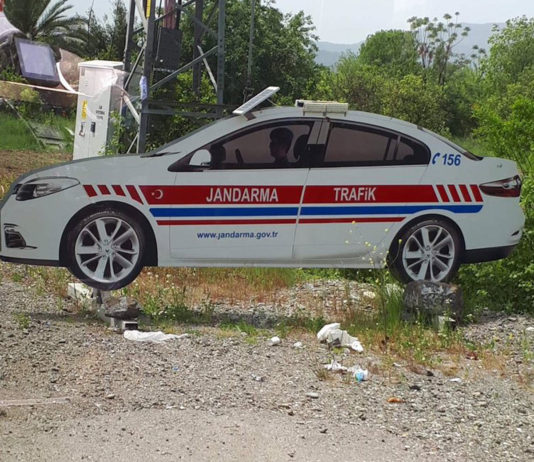 Turska policija uvodi red kartonskim patrolama