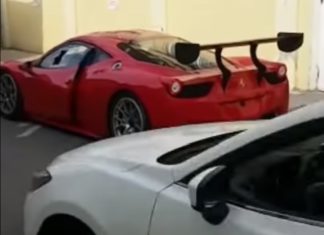 Video: Parkirao Ferrari pa mu Mazda otkinula vrata