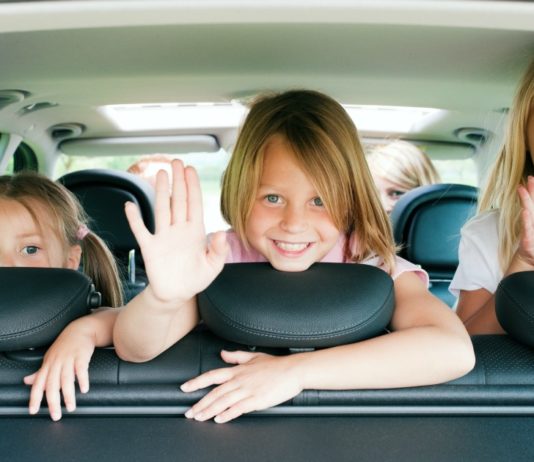 TOP 10 savjeta kako lakše putovati s malom djecom u automobilu