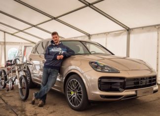 Porsche mu pomogao da biciklom pojuri 280 km/h