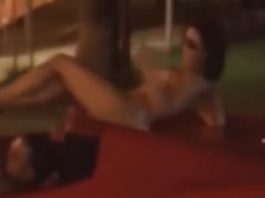 Video: Vozio golu ženu na krovu Ferrarija