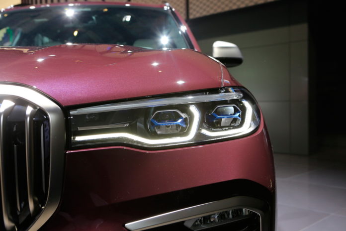 3dee6cda-bmw-x7-m50i-iaa-livepics-3