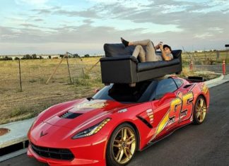 Vozio trosjed na krovu Corvette C7 Stingray