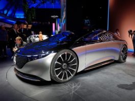 Nestašica ?ipova mogla bi se otegnuti do 2023. – šef Daimlera