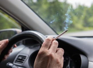 Evo kako se možete riješiti mirisa dima cigareta u automobilu