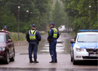 Estonska policija ima novu metodu protiv prebrzih voza?a: Sjedni u automobil i ?ekaj!
