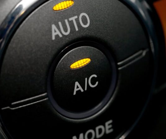 Neugodni mirisi i vlaga: Kako možete sami o?istiti klima-ure?aj automobila?