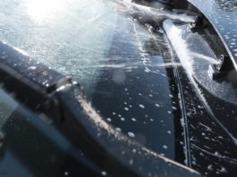 Zimi, prije gašenja automobila, operite vjetrobransko staklo!
