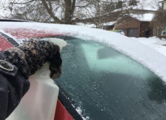 Odmrzavanje stakala automobila: U ku?noj radinosti možete pripremiti jednostavno sredstvo!