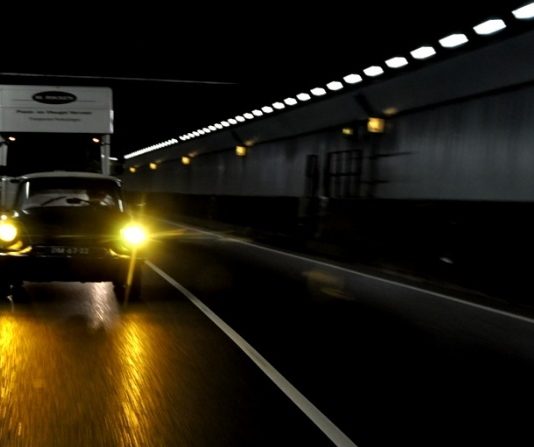 Zašto su nestala žuta svjetla na automobilima: U magli su mnogo bolja!