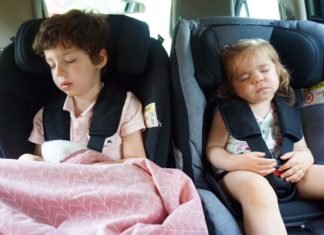 Nikad nemojte voziti djecu u autosjedalicama u zimskim jaknama!