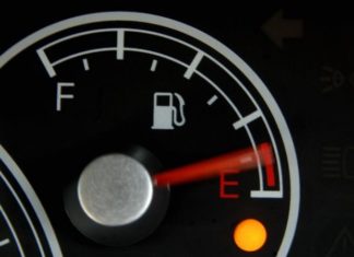 Što ?e se dogoditi s motorom automobila ako u vožnji ostanete bez goriva?!
