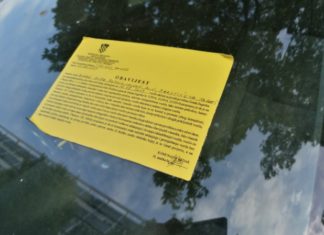 Komunalni red: Tko je nadležan za neregistrirane automobile na parkiralištima i kad ih treba ukloniti?