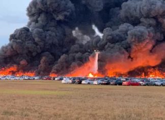 VIDEO: U požaru u blizini aerodroma na Floridi izgorjelo je više od 3500 automobila!