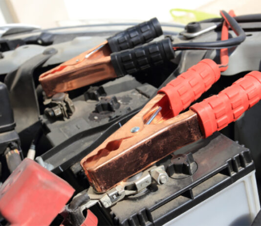 Kako pokrenuti vozilo pomoću kabela, ali kako možemo i opasno pogriješiti!