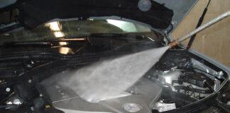 Zašto je bolje kupiti rabljeni automobil na kojem nije opran motor?