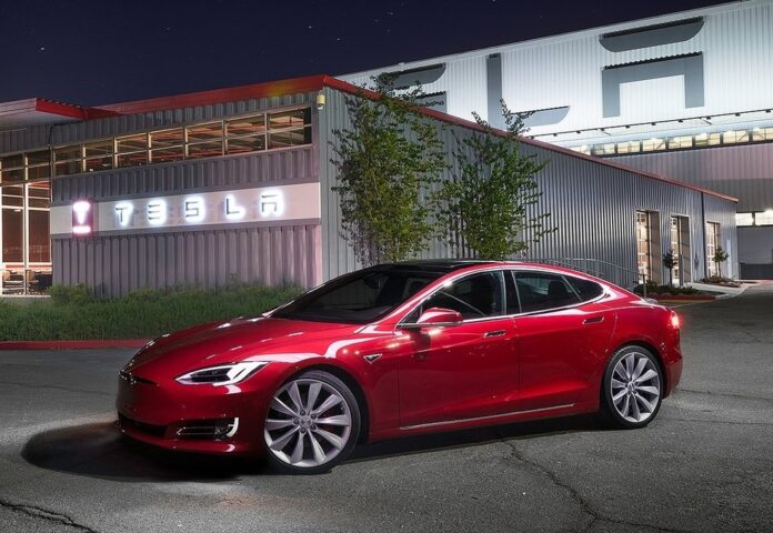 Tesla-Model_S-2017-1600-0b