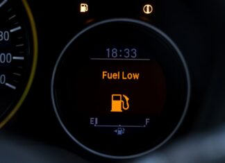 Koliko goriva ima u spremniku automobila kad se upali lampica rezerve?