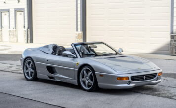 Ovaj Ferrari F355 Spider je unikatan