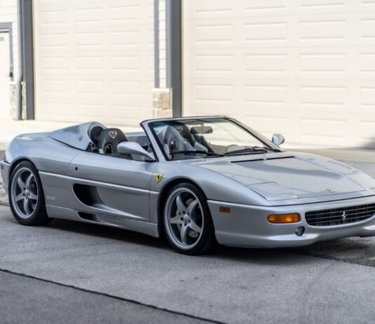 Ovaj Ferrari F355 Spider je unikatan