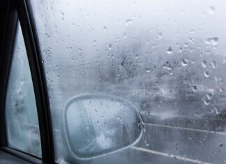 Kako vam pijesak za ma?ke može pomo?i u automobilu?