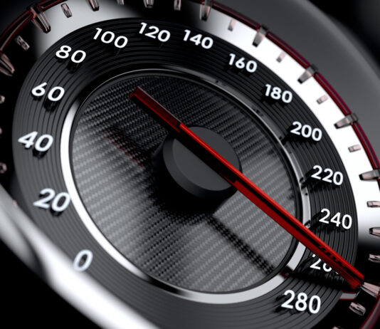 Koliko brzinomjeri na automobilima varaju i zašto je to tako?