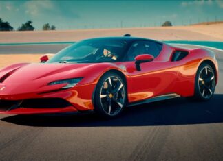 Video: Chris Harris testira Ferrari SF90 Stradale