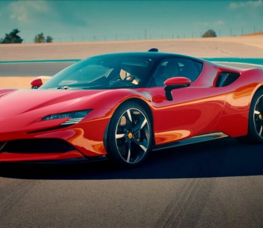 Video: Chris Harris testira Ferrari SF90 Stradale