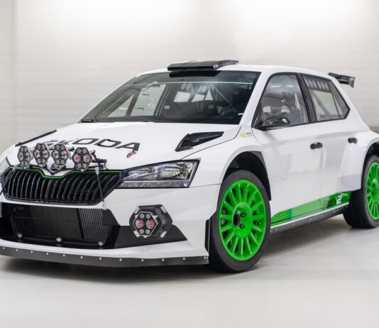 Škoda posebnim autom slavi 120. ro?endan nastupa na utrkama