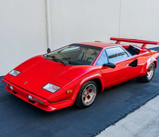 Enzo Ferrari vs. Ferruccio Lamborghini