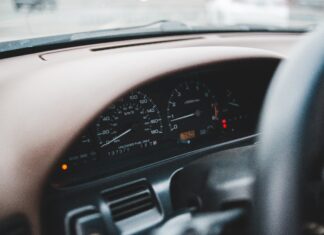 Priča o detalju: stil instrumentne ploče i nostalgija