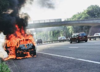 Kako je najbolje gasiti automobil u plamenu?