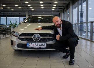 A što drugo Zlatnoj zvijezdi nego Srebrna zvijezda, Savage od sad na borbe putuje u Mercedes-Benz A 180 sedanu