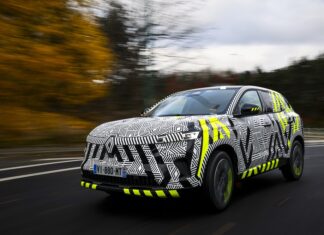 Zamaskirani Renault Austral na europskim cestama