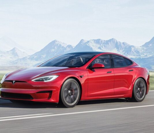 Tesline nove tvornice gutaju puno novca