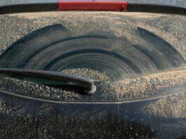 Evo kako ispravno oprati pijesak s automobila, a da se ne ošteti lak