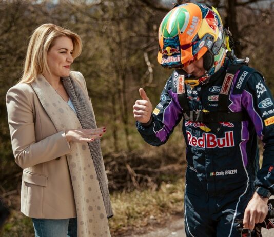 Vatreno krštenje ministrice turizma koja je izašla živa, zdrava i oduševljena iz WRC bolida u kojem je bila suvoza?ica Craigu Breenu