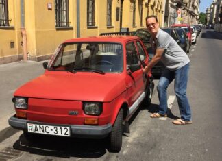 Tom Hanks za 76.000 eura na aukciji prodao svoju personaliziranu PEGLICU, Fiat 126p, novac je donirao