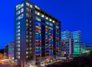 Ovaj hotel nudi mogu?nost da spavate sa svojim automobilom