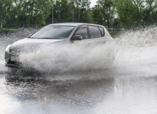 Prolazak automobilom kroz vodu duboku ve? 10 cm može prouzro?iti skupe kvarove