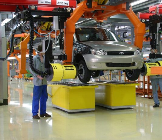 Ruska autoindustrija prima teške udarce, Rusi ?e morati zaboraviti na Mercedes, BMW, Audi, Range Rover, Renault…, na ABS, na ESP, na Down Hill Control…