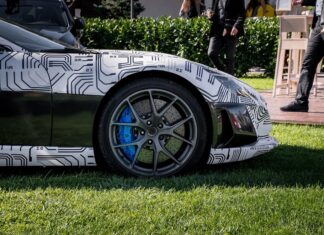 TKO JE BRŽI: Rimac Nevera ili akrobatski avion?